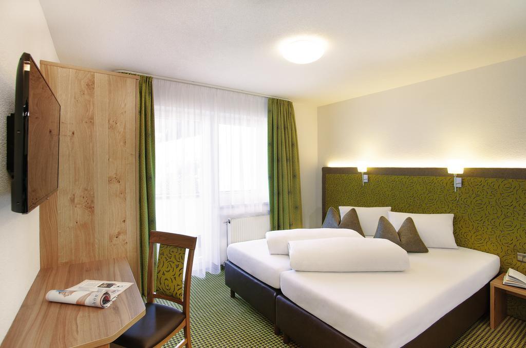 Hotel Garni Chasa Sulai Ischgl Habitación foto