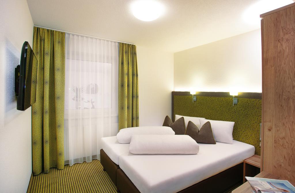 Hotel Garni Chasa Sulai Ischgl Habitación foto